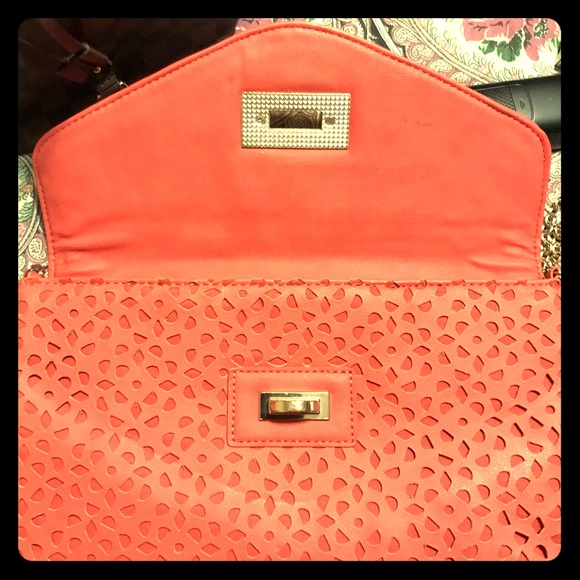 Clutch - Picture 1 of 3